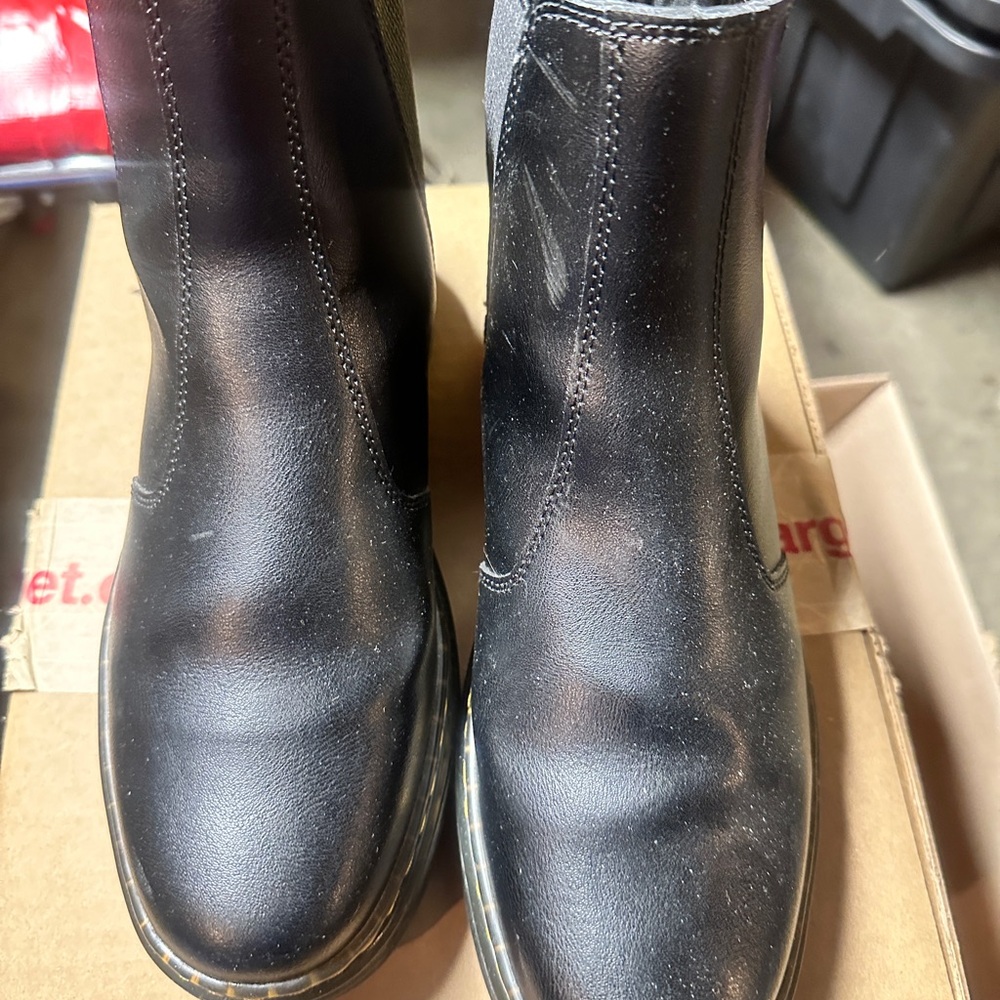 Dr. Martens Dorian Women’s Chelsea Boot smooth leather